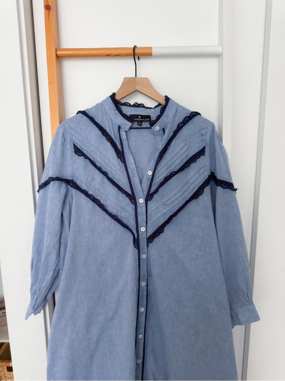 Pomander Place Jolene Chambray Midi Dress Tuckernuck Blue Lace Linen - Picture 4 of 11